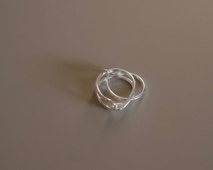 Crosrule Ring