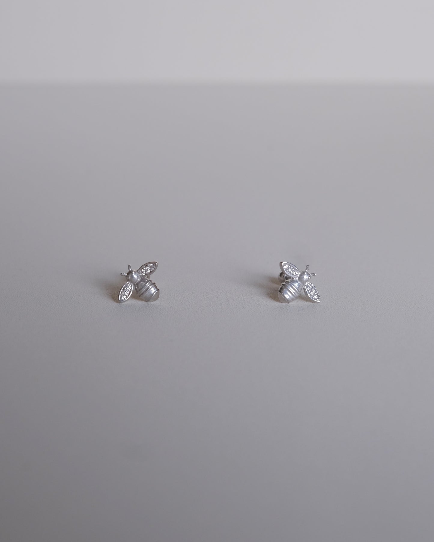 Bee Single Piercing Earring